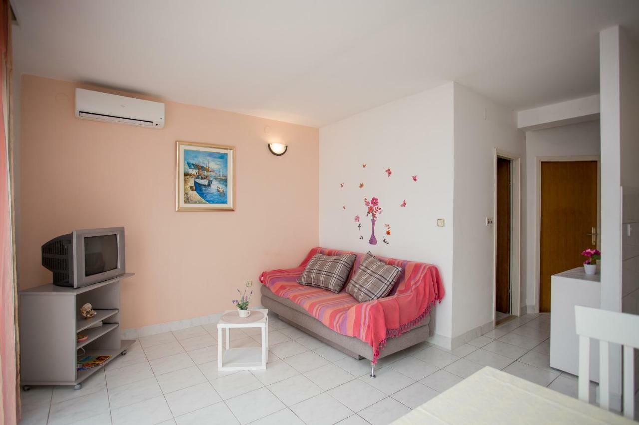 Apartments Gloria Primosten Exterior photo