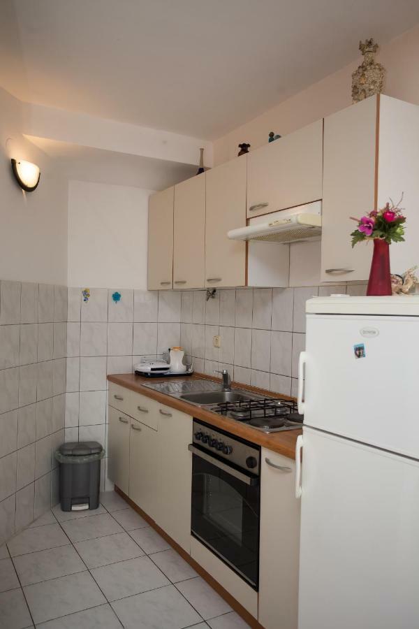 Apartments Gloria Primosten Exterior photo