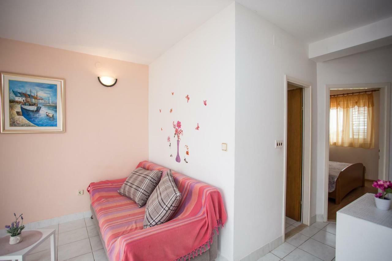 Apartments Gloria Primosten Exterior photo