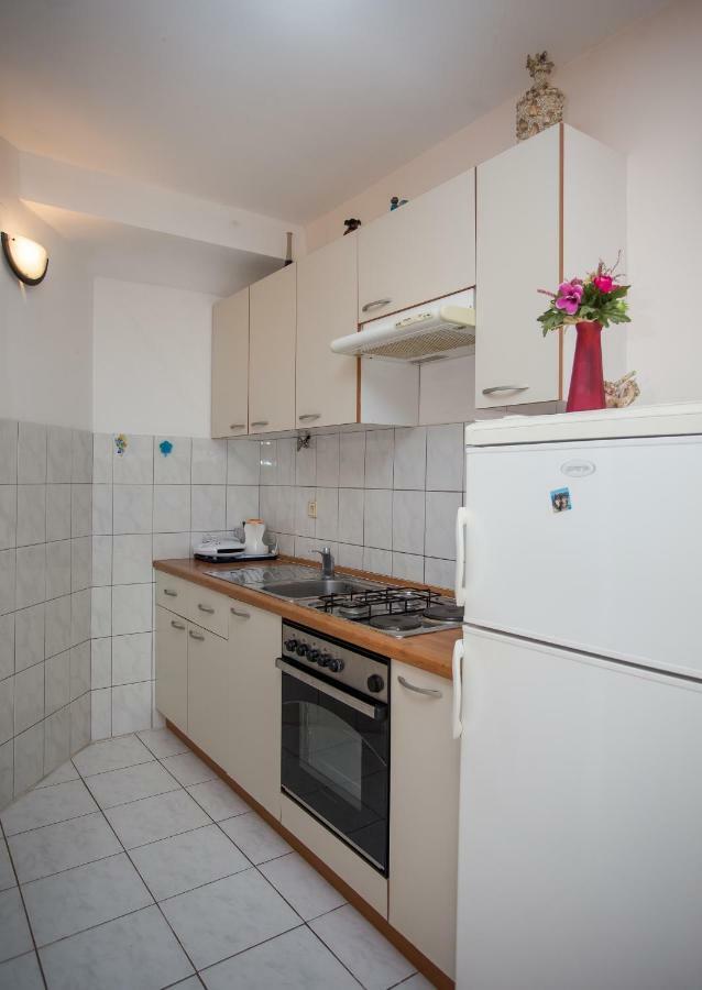 Apartments Gloria Primosten Exterior photo