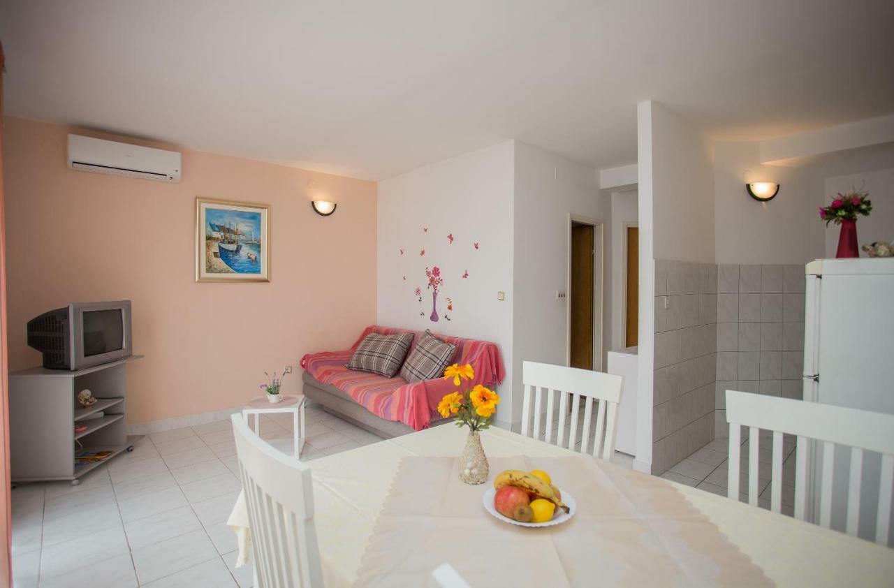 Apartments Gloria Primosten Exterior photo